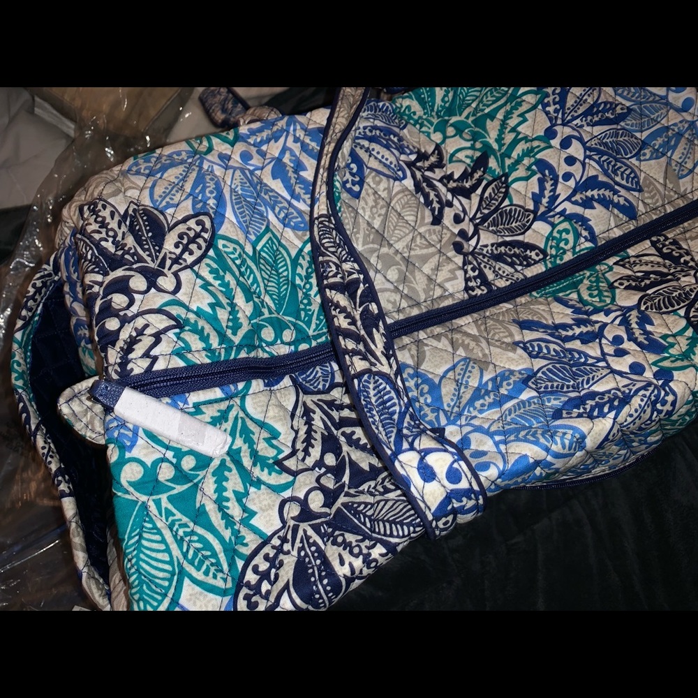 BRAND NEW VERA BRADLEY DUFFLE BAG! - Picture 4 of 5